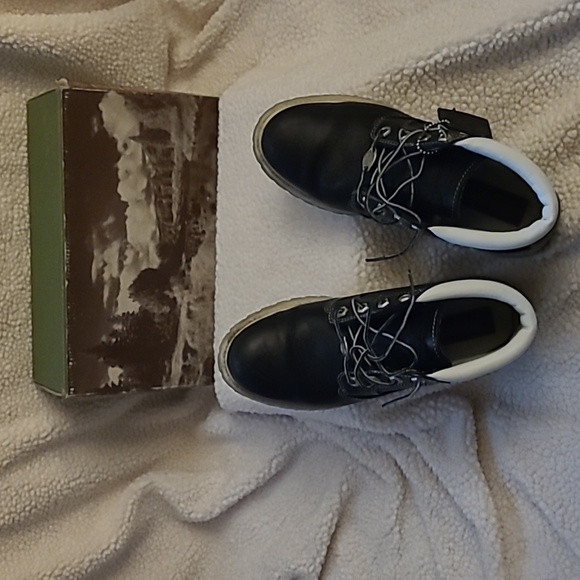 Timberland boots ladies leather black and white 8.5 gently used with box - Picture 2 of 5